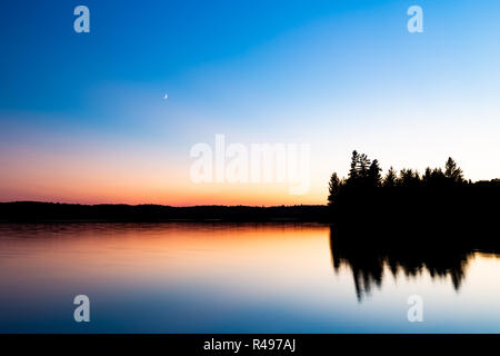 Sonnenauf- und Untergang über McIntosh See Stockfoto