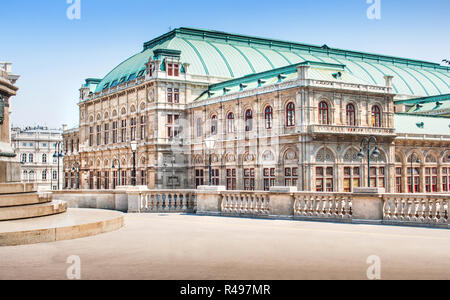 Schöne Aussicht von der Wiener Staatsoper (Wiener Staatsoper) in Wien, Österreich Stockfoto