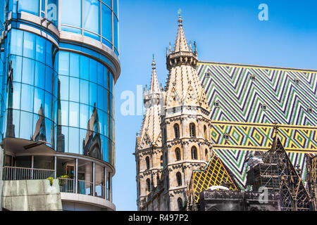 Haas-Haus mit dem Stephansdom am Stephansplatz in Wien, Österreich Stockfoto