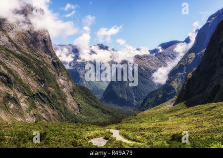 Milford Road entlang Cleddau Tal Stockfoto