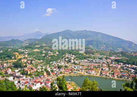 Sapa See und Blick auf die Stadt von Ham Rong Berg Stockfoto