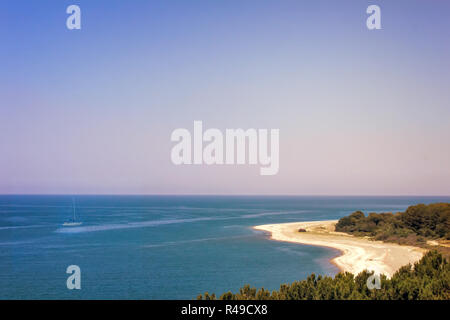 Landschaft mit Blick auf das Meer. Pizunda, Abchasien. Stockfoto