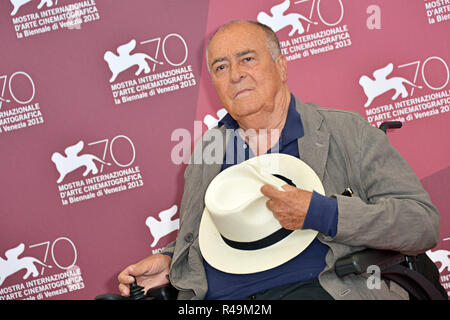 Datei Bilder. Italien. Gian Mattia D'Alberto/lapresse 28-08-2013 Venezia spettacolo 70 ma Mostra Internazionale d'Arte cinematografica Photocall giuria "Venezia 70' nella: Bernardo Bertolucci Gian Mattia D'Alberto/lapresse 28-08-2013 Venezia 70. Filmfestival von Venedig "Venezia 70' jury Photocall in der Foto: Bernardo Bertolucci der italienische Regisseur Bernardo Bertolucci stirbt im Alter von 77, Italien. Credit: LaPresse/Alamy leben Nachrichten Stockfoto