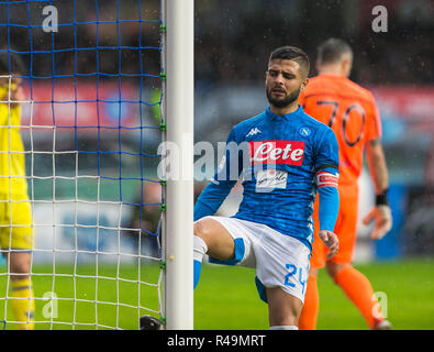 Lorenzo Insigne des SSC Napoli gesehen Reagieren während der SSC Napoli vs A.C. Chievo Serie ein Fußballspiel im Stadion San Paolo. (Endstand; SSC Napoli 0:0 Chievo) Stockfoto