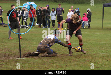 Sevenoaks, Kent, Großbritannien. 25 Nov, 2018. 18 Mannschaften kämpfen in der südlichen Quidditch Cup 2018 in Sevenoaks, Kent, England 25.11.2018 Credit: Theodore liasi/Alamy leben Nachrichten Stockfoto