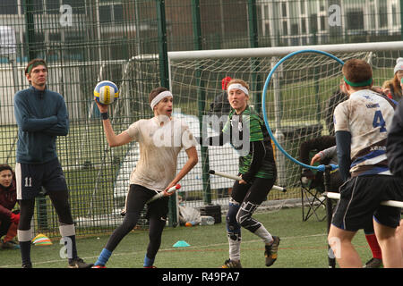 Sevenoaks, Kent, Großbritannien. 25 Nov, 2018. 18 Mannschaften kämpfen in der südlichen Quidditch Cup 2018 in Sevenoaks, Kent, England 25.11.2018 Credit: Theodore liasi/Alamy leben Nachrichten Stockfoto