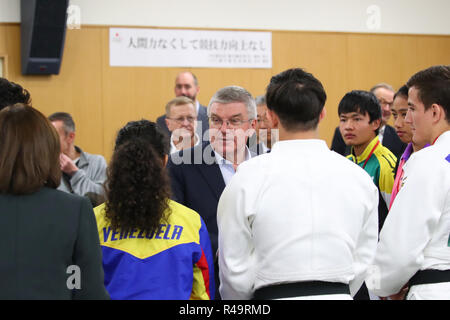 IOC Thomas Bach, 25. November 2018: Internationale Olympische Komitee Präsident Thomas Bach besucht die Ajinomoto National Training Center in Tokio, Japan. Credit: YUTAKA/LBA SPORT/Alamy leben Nachrichten Stockfoto