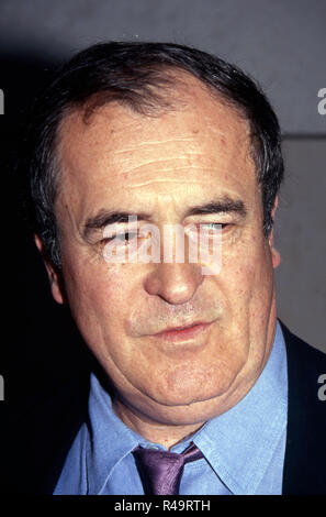 *** Foto *** italienische Regisseur Bernardo Bertolucci ist vergangen Bernardo Bertolucci die 'Little Buddha' an der Walter Reade Theater am 24. Mai 1994 in New York City besucht. Quelle: Walter McBride/MediaPunch Stockfoto