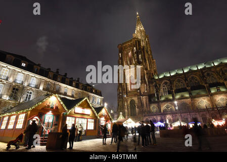 (181126) - Straßburg, November 26, 2018 (Xinhua) - Foto an November 23, 2018 zeigt der Weihnachtsmarkt in Straßburg, Frankreich. Der diesjährige Weihnachtsmarkt in Straßburg ist von Nov. 23 bis Dez. 30 statt. (Xinhua / Genevieve Engel) Stockfoto