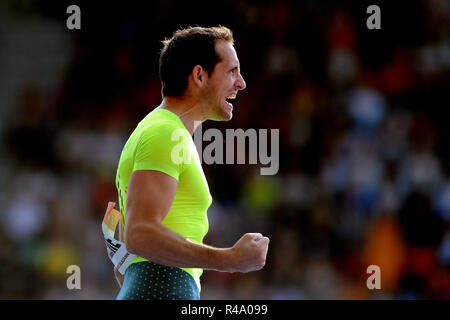 Ostrava, Tschechische Republik. 17. Juni 2014. Lavillenie Renaud von Frankreich feiert nach seinem Sieg in der Männer Stabhochsprung Konkurrenz an den IAAF World Challenge Golden Spike Leichtathletik-meeting in Ostrava, 17. Juni 2014./PSPA/Credit: Slavek Slavek Ruta Ruta/ZUMA Draht/Alamy leben Nachrichten Stockfoto