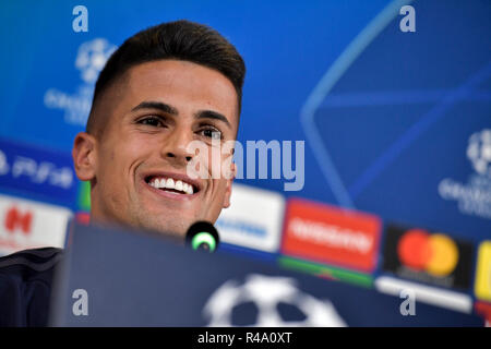 Foto LaPresse/Marco Alpozzi 26/11/2018 Turin (Italia) Sport calcio FC Juventus prima Conferenza della Partita di Champions League Juventus vs Valencia - Champions League Fase ein GIRONI - Gruppo H-Stadio Allianz Stadion Nella Foto: Joao Cancelo (Juventus F.C.); Foto LaPresse/Marco Alpozzi 26. November, 2018 Turin (Italien) Sport Fussball FC Juventus Pressekonferenz vor Juventus vs Valencia - Champions League - Gruppe H - Stadio Allianz Stadion im Pic: Joao Cancelo (Juventus F.C.) Stockfoto