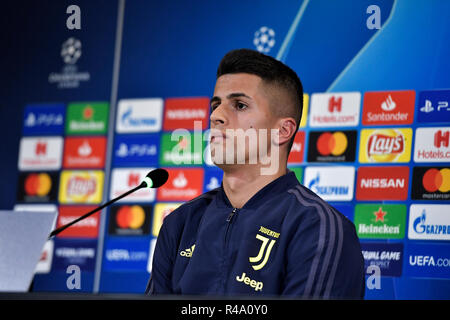 Foto LaPresse/Marco Alpozzi 26/11/2018 Turin (Italia) Sport calcio FC Juventus prima Conferenza della Partita di Champions League Juventus vs Valencia - Champions League Fase ein GIRONI - Gruppo H-Stadio Allianz Stadion Nella Foto: Joao Cancelo (Juventus F.C.); Foto LaPresse/Marco Alpozzi 26. November, 2018 Turin (Italien) Sport Fussball FC Juventus Pressekonferenz vor Juventus vs Valencia - Champions League - Gruppe H - Stadio Allianz Stadion im Pic: Joao Cancelo (Juventus F.C.) Stockfoto