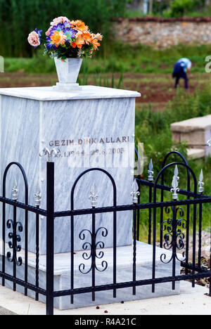 Am Straßenrand Schrein von tödlichen Unfall Szene, Korca, Albanien Stockfoto