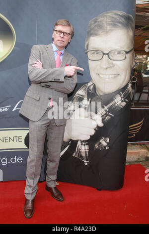 Thorsten Laussch, Sprechen im Kult Eiscafé, Hamburg, 17.04.2016 Stockfoto