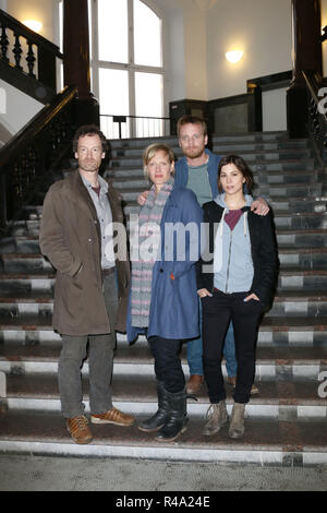 Jörg Hartmann, Anna Schudt, Stefan Konarske, Aylin Tezel, Tatort Dortmund - Sturm, Historisches Rathaus - Friedenplatz, Dortmund, 25.04.2016 Stockfoto