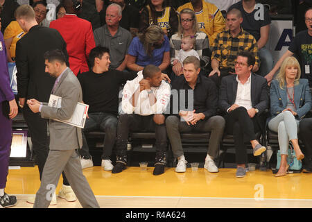 Donnerstag, Oktober 25,2018; Promis bei den Lakers Spiel. Die Los Angeles Lakers besiegten die Denver Nuggets durch die endgültige Punktzahl von 121-114 im Staples Center in Los Angeles, CA. Mit: Michael B Jordan Wo: Los Angeles, Kalifornien, Vereinigte Staaten, wenn: 25 Okt 2018 Credit: WENN.com Stockfoto