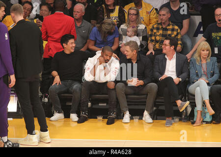 Donnerstag, Oktober 25,2018; Promis bei den Lakers Spiel. Die Los Angeles Lakers besiegten die Denver Nuggets durch die endgültige Punktzahl von 121-114 im Staples Center in Los Angeles, CA. Mit: Michael B Jordan Wo: Los Angeles, Kalifornien, Vereinigte Staaten, wenn: 25 Okt 2018 Credit: WENN.com Stockfoto