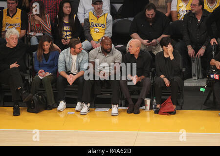 Donnerstag, Oktober 25,2018; Promis bei den Lakers Spiel. Die Los Angeles Lakers besiegten die Denver Nuggets durch die endgültige Punktzahl von 121-114 im Staples Center in Los Angeles, CA. Mit: Antoine Fuqua Wo: Los Angeles, Kalifornien, Vereinigte Staaten, wenn: 25 Okt 2018 Credit: WENN.com Stockfoto