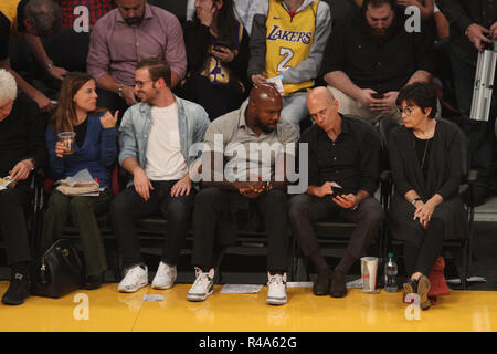 Donnerstag, Oktober 25,2018; Promis bei den Lakers Spiel. Die Los Angeles Lakers besiegten die Denver Nuggets durch die endgültige Punktzahl von 121-114 im Staples Center in Los Angeles, CA. Mit: Antoine Fuqua Wo: Los Angeles, Kalifornien, Vereinigte Staaten, wenn: 25 Okt 2018 Credit: WENN.com Stockfoto