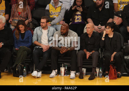 Donnerstag, Oktober 25,2018; Promis bei den Lakers Spiel. Die Los Angeles Lakers besiegten die Denver Nuggets durch die endgültige Punktzahl von 121-114 im Staples Center in Los Angeles, CA. Mit: Antoine Fuqua Wo: Los Angeles, Kalifornien, Vereinigte Staaten, wenn: 25 Okt 2018 Credit: WENN.com Stockfoto