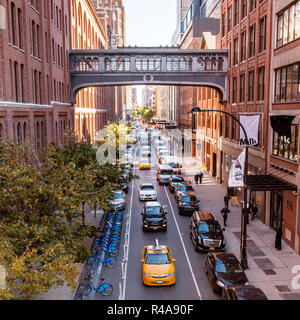 West 15. Straße skybridge oder Sky Brücke von der High Line, Chelsea Market, Chelsea, Manhattan, New York City, Vereinigte Staaten von Amerika fotografiert. Stockfoto