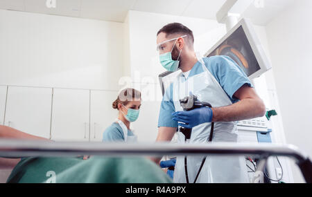 Team der Endoskopie im Krankenhaus Stockfoto