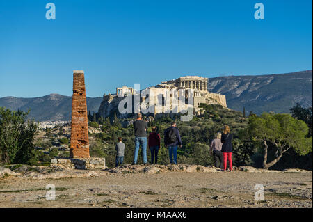 Die Akropolis in Athen, von der antiken Monument der Demokratie, Pnyka gesehen. Stockfoto