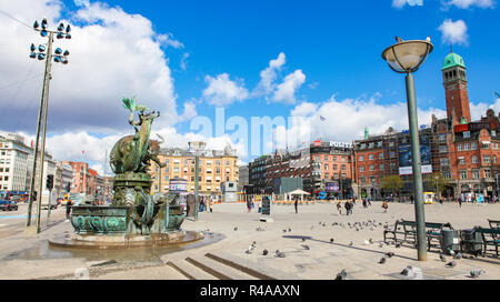 Der Rathausplatz oder Radhuspladsen in der Mitte von Kopenhagen, Dänemark Stockfoto