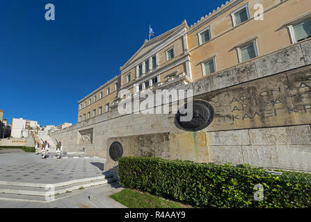 Den Syntagma-Platz in Athen, Griechenland. Das Denkmal des unbekannten Soldaten. Stockfoto