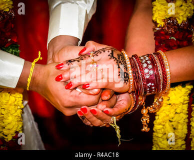 Die tamilischen hinduistischen Hochzeitszeremonie in einer Dortmunder Tempel in Deutschland Stockfoto