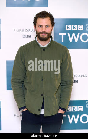 Jamie Dornan besucht eine Siebung für die neue BBC zwei drama Tod und Nachtigallen im Soho Hotel, London. Stockfoto