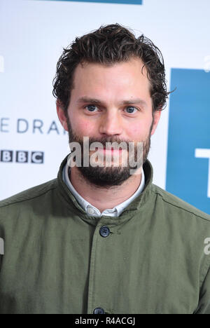 Jamie Dornan besucht eine Siebung für die neue BBC zwei drama Tod und Nachtigallen im Soho Hotel, London. Stockfoto