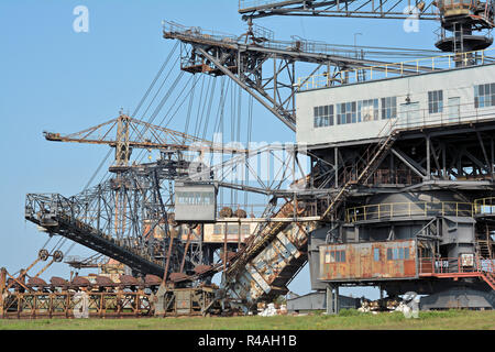 Verworfen Braunkohle Bagger im stillgelegten Tagebau Ferropolis Stockfoto
