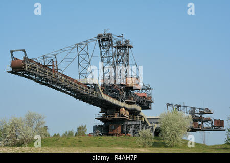 Verworfen Braunkohle Bagger im stillgelegten Tagebau Ferropolis Stockfoto