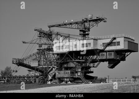 Verworfen Braunkohle Bagger im stillgelegten Tagebau Ferropolis Stockfoto