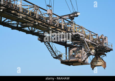 Verworfen Braunkohle Bagger im stillgelegten Tagebau Ferropolis Stockfoto