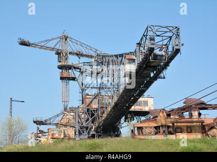 Verworfen Braunkohle Bagger im stillgelegten Tagebau Ferropolis Stockfoto