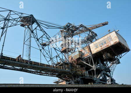 Verworfen Braunkohle Bagger im stillgelegten Tagebau Ferropolis Stockfoto