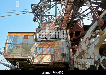 Verworfen Braunkohle Bagger im stillgelegten Tagebau Ferropolis Stockfoto