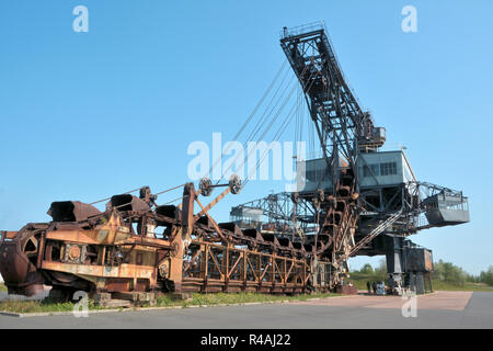 Verworfen Braunkohle Bagger im stillgelegten Tagebau Ferropolis Stockfoto