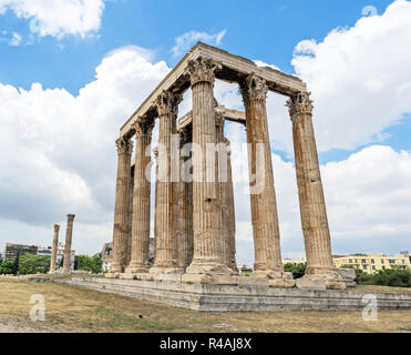 Die alten Tempel des Zeus in Athen, Griechenland. Stockfoto