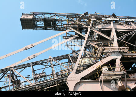 Verworfen Braunkohle Bagger im stillgelegten Tagebau Ferropolis Stockfoto