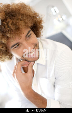 Portrait von Stattlichen gemischt - lief man Stockfoto