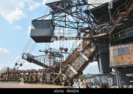 Verworfen Braunkohle Bagger im stillgelegten Tagebau Ferropolis Stockfoto