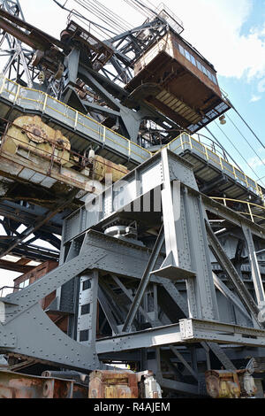 Verworfen Braunkohle Bagger im stillgelegten Tagebau Ferropolis Stockfoto
