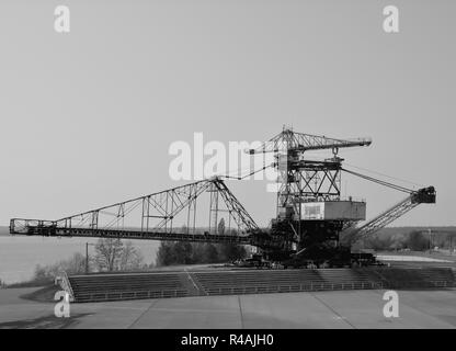 Verworfen Braunkohle Bagger im stillgelegten Tagebau Ferropolis Stockfoto