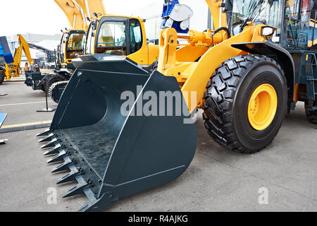 Neue Frontlader Schaufel Stockfoto