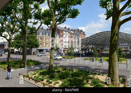 Eigenschaften in Rouen (Mitte-west Frankreich): Eigenschaften und überdachten Markt auf dem Platz "Place des Emmurees', auf dem Sektor der 'Saint Sever', Left Bank Stockfoto