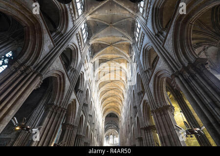 Rouen (Normandie, Frankreich): langhaus der Kathedrale von Rouen, im gotischen Stil Stockfoto