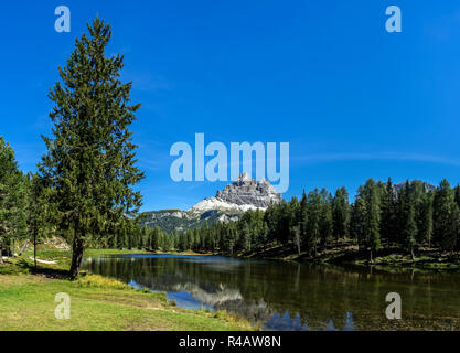 Alpine Lake Antorno (Adorno) in den Dolomiten, Alpen. Stockfoto